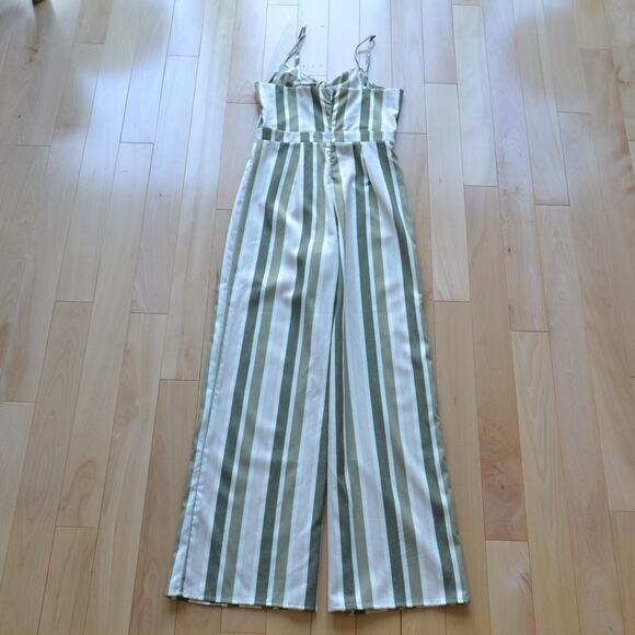 NWT Romeo + Juliet Couture Pantsuit Jumpsuit - Picture 5 of 5